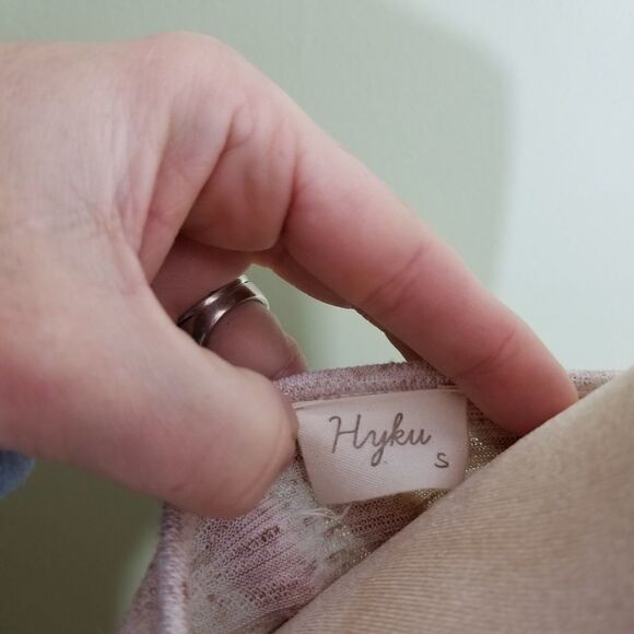 Hycu Long Sleeve Top NWOT.    A-30.   A3020 - Picture 4 of 7